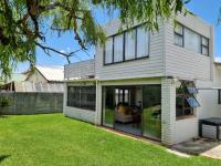 'Country Beach House' - Traditional Family Vacation Home for 6 - Near Beach - B&B Gordon’s Bay