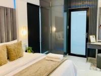 Studio Apartment with King Bed