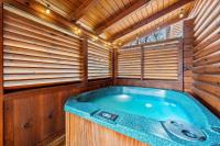 Luxe Modern Nest- Hot Tub- Pool Table- BBQ - B&B