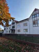 FC-Apartmenthaus Falkensee mit großem Garten und PKW Stellflächen - Chambres d’hôtes