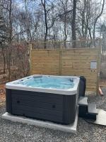 Camp Cedar:7 miles to Camelback, 5 to Kalahari! - Bed and Breakfast Long Pond