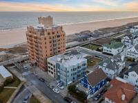 Escape to Raleigh Ave Glamour - Steps to the Beach - B&B Atlantic City