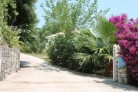 The Iconpainter Zaga Villa - B&B Kompi