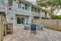 Gulf Breeze Escape with Patio and Community Pool! - B&B Gulf Breeze