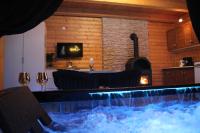 Pod Młyńską Skałą - apartamenty z prywatnym jacuzzi i kominkiem - Chambres d'hôtes Zdów