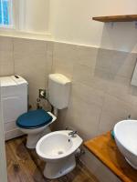 Appartamento Revoltella16 - Bed and Breakfast
