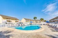 Walk to Beach: Resort Retreat w/ Balcony in Destin - Chambres d'hôtes Destin