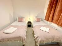 Churchill House 3 Bedroom Sleeps 6 Free Parking - B&B