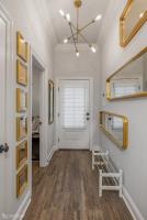 Modern Regional Art Gallery Home - Spacious & New! Tv in each room - B&B