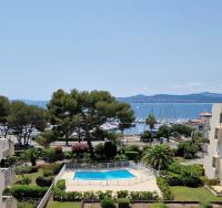 Beau 65 M2 en Front de Mer à St Raphaël - Piscine - B&B Saint-Raphaël