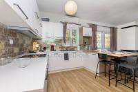 Three-Bedroom Deluxe Apartment