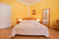 Deluxe Triple Room with External Bathroom