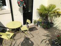 Kings House - 6 bedroom 4 bathroom Sleeps 12 Close to Beach and Town - Chambres d'hôtes Scarborough