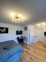 Cozy London Apartment 2 minutes to tube! - Chambres d'hôtes Londres