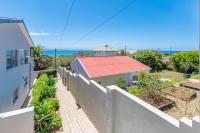 OceanBreeze50 Stylish Garden Route Stay in Central Mossel Bay - B&B Mossel Bay