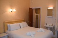 Zimmer mit Kingsize-Bett