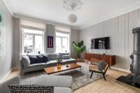 DINBNB Apartments Comfortable 2-Bed Urban Escape with Apple TV & Cozy Features - Bed and Breakfast
