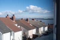 Large 6 bedroom all ensuite 2 with kitchenettes in Birkenhead Free Parking and Wifi Hosted by By Hinkley Homes Short Lets & Serviced Accommodation - Chambres d'hôtes Wallasey