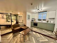 Stylish Studio Apartment on Torquay Harbourside! - Bed and Breakfast