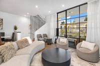 4BR Townhouse with Free Parking & Fast WiFi - Chambres d’hôtes Los Angeles