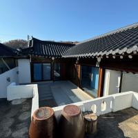 House Taehwa Hanok Stay - Bed and Breakfast Andong