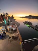 Rockstar | Private Hot Tub | Deluxe River views at Roadrunner Resort - B&B Parker