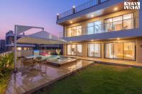 StayVista at Willow Villa - B&B Karjat