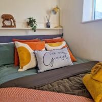 1-bed apartment, Close to Kensington Olympia with Free Wi-Fi & Netflix - Chambres d'hôtes Londres