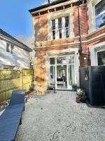 Spacious Bournemouth Apartment - Close to Town Centre and Beach - Free Parking - Sleeps 6 - Chambres d’hôtes Bournemouth