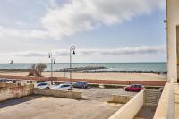 House on the Beach near seafood and wine restaurant - Chambres d'hôtes Fiumicino