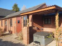 Swallows Nest Guest House - With Hot Tub - B&B Abergavenny