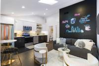 Vibrant Neon Condo Near Restaurants, Coffee and Bars - Chambres d’hôtes Nashville