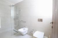Appartamento con 2 Camere da Letto e Vista Piscina