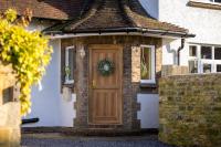 Broadway Country Chic Cottage - Bed and Breakfast