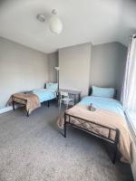 Shirley House 6, Guest House, Self Catering, Self Check in with smart locks, use of Fully Equipped Kitchen, close to City Centre, Ideal for Longer Stays, Excellent Transport Links - Chambres d'hôtes Southampton
