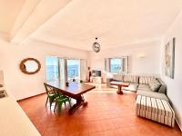 Deluxe One-Bedroom Apartment with Ocean View