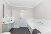 Spacious place to live in the dream of Schofields - B&B Riverstone