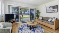 Ground floor air conditioned, fabulous waterviews overlooking Pumicestone Passage - Chambres d’hôtes
