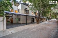 StayVista at Serenity Meadows with Pool, WiFi, TV - B&B