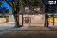 Serenity Meadows with Pool by VEO - Part of StayVista - Chambres d'hôtes Nashik