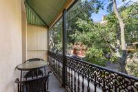 Perfect Vacation Home w Large Outdoor Space - B&B Sydney