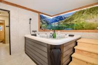 Apartment with Mountain View