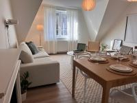 Spacious 4-Story Home with Sauna & Garden - B&B
