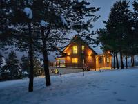 Forest Zen Małastów dom z prywatną balią z widokami na las - Bed and Breakfast