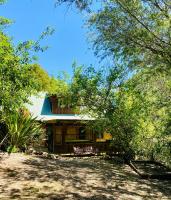 Large Two-Bedroom Cottage with Private Hot Tub - Saturna
