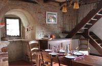 Maison de tuiles au pieds du château de Castelnau - B&B Prudhomat