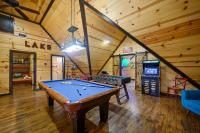 StayHocha Group Getaway with Forest Views Pets ok - B&B Broken Bow