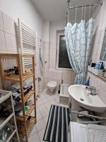 Single room in shared apartment with host - B&B Hannover