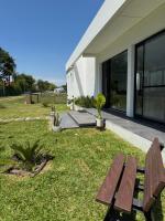 Casa con Piscina sobre Laguna Brava - Tranquilidad y Naturaleza en Barrio Privado - Bed and Breakfast Corrientes