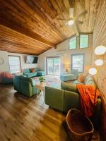 Astonishing view 100 feet from the lake! - B&B Sunrise Beach